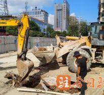 男c女bi高温下的坚守｜道路建设者用汗水铺就畅通路